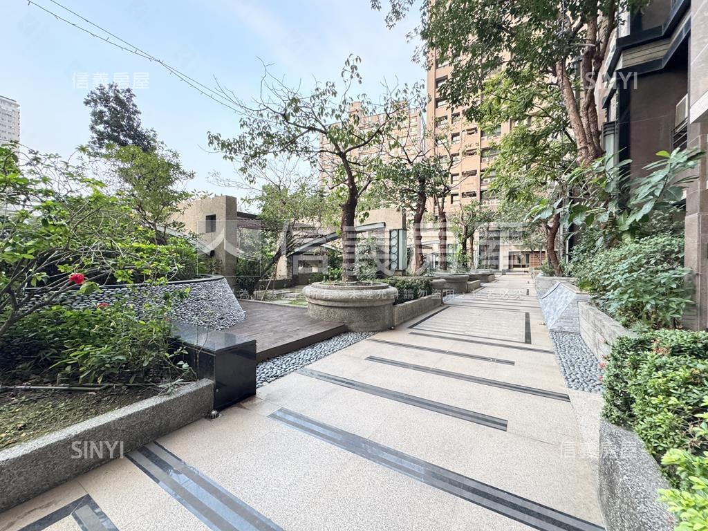 國艷公園首排景觀３房平車房屋室內格局與周邊環境