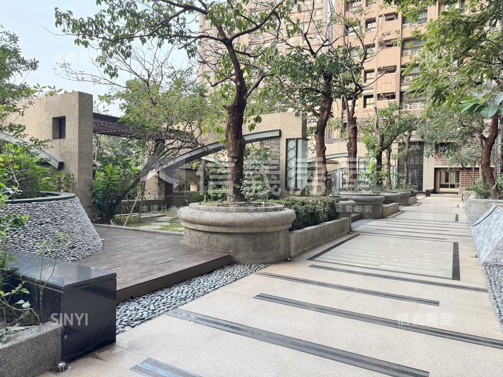 國艷公園首排景觀３房平車房屋室內格局與周邊環境