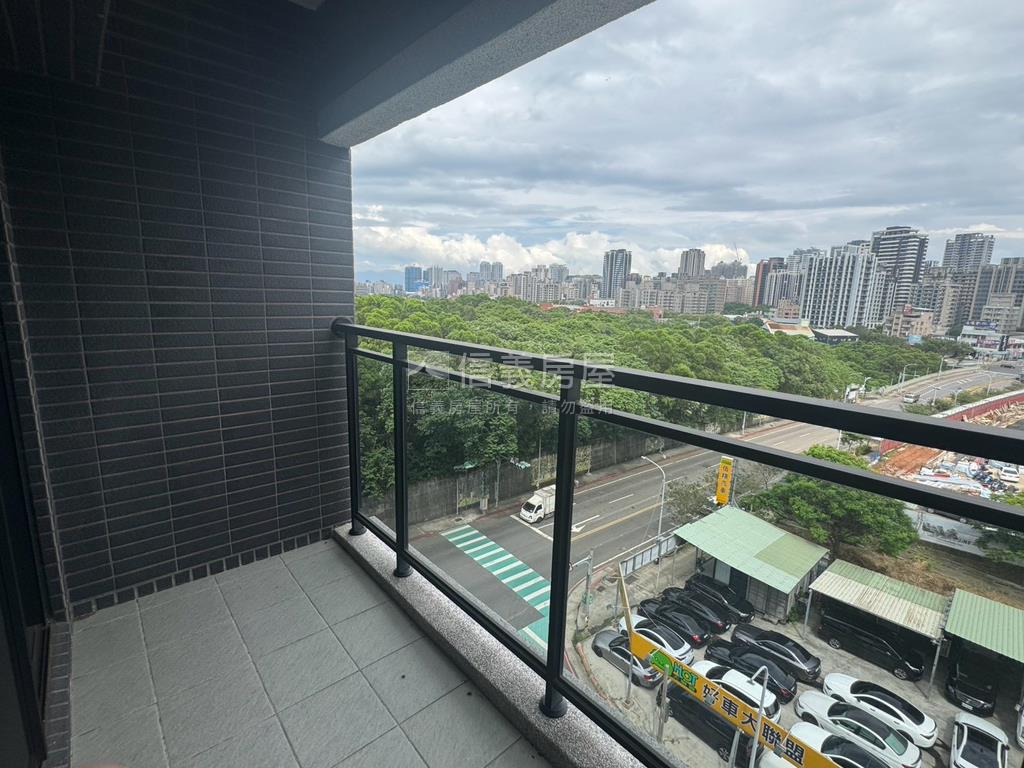 養樂多三房車位露台戶房屋室內格局與周邊環境