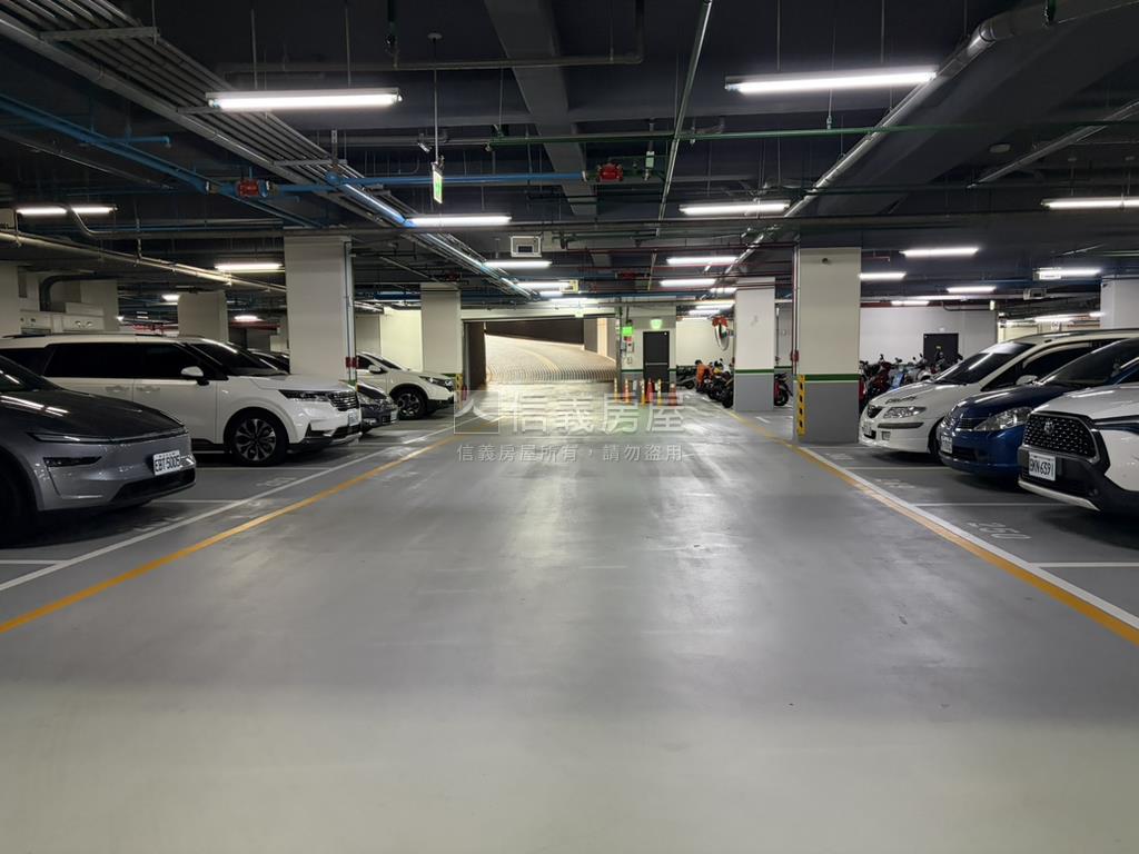 養樂多三房車位露台戶房屋室內格局與周邊環境