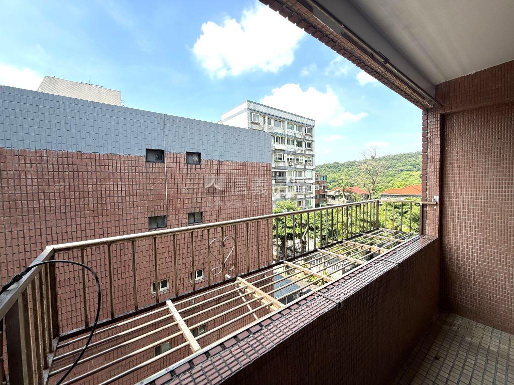 邊間三房公寓房屋室內格局與周邊環境