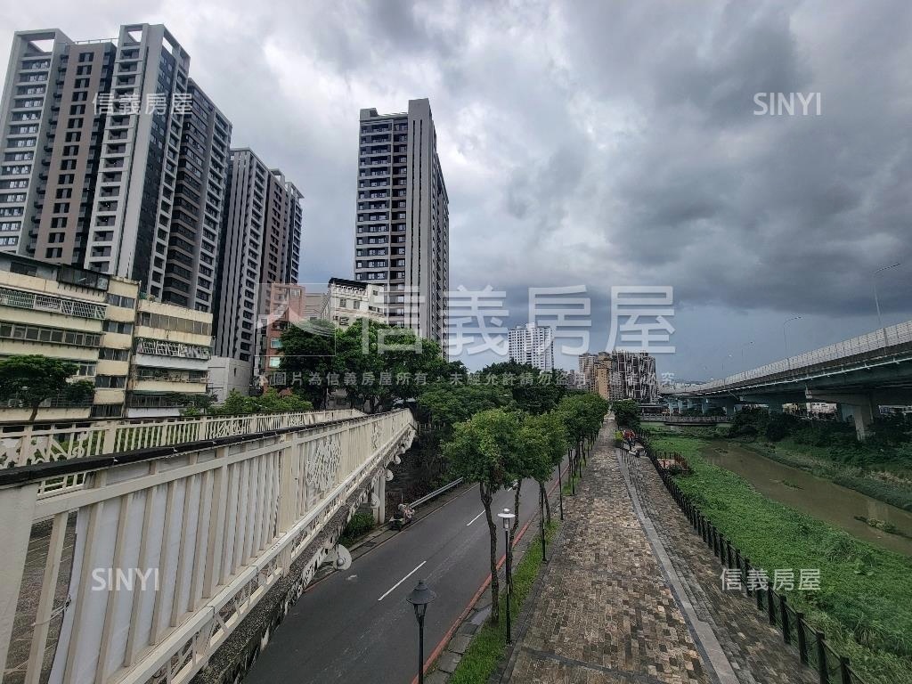 揚昇河畔高樓兩房附車位房屋室內格局與周邊環境
