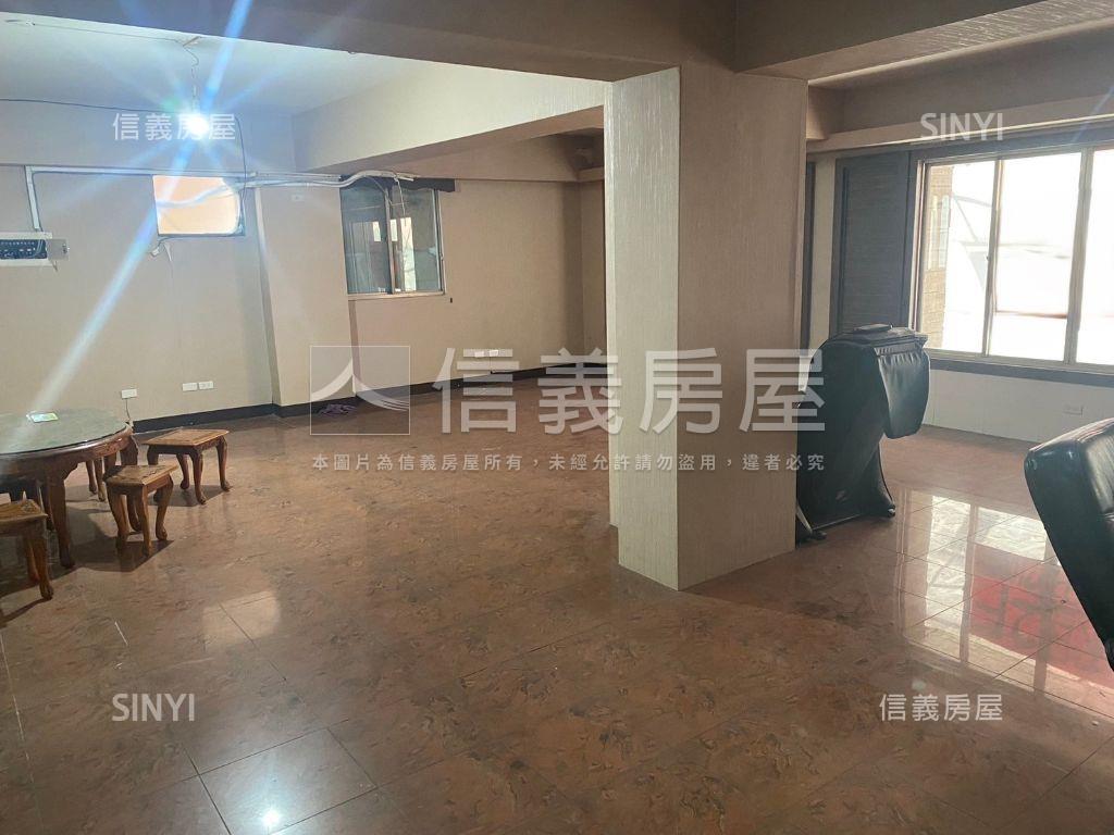 凹子底熱鬧面寬金店面房屋室內格局與周邊環境