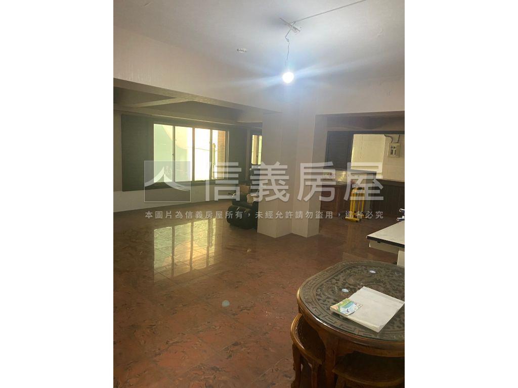 凹子底熱鬧面寬金店面房屋室內格局與周邊環境