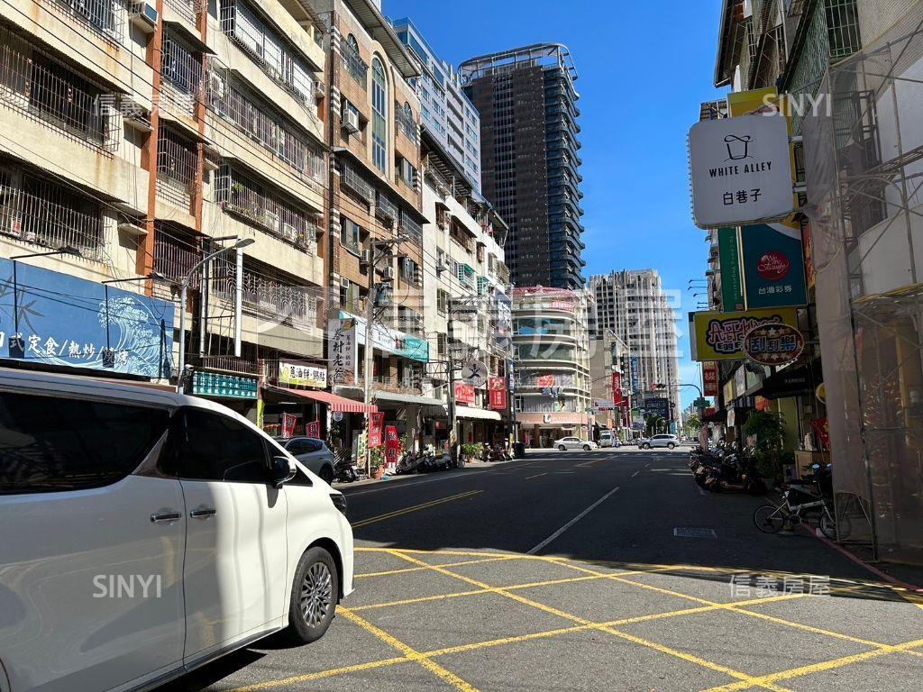 凹子底熱鬧面寬金店面房屋室內格局與周邊環境