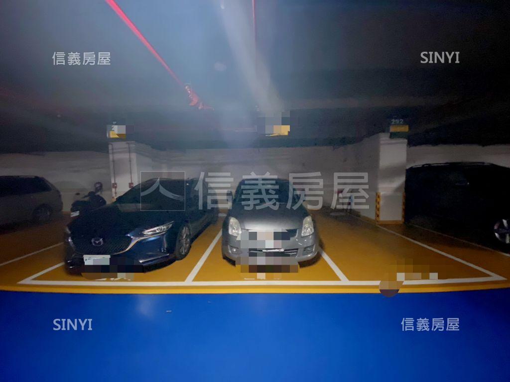 合雄帝璟。Ｂ棟前超值車位房屋室內格局與周邊環境