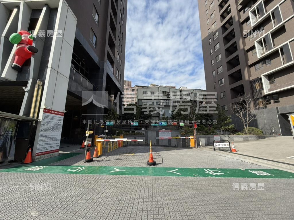 世界Ｖ１‧Ｂ３平面車位房屋室內格局與周邊環境