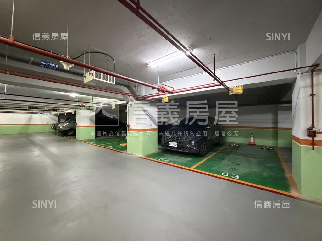 世界Ｖ１‧Ｂ３平面車位房屋室內格局與周邊環境