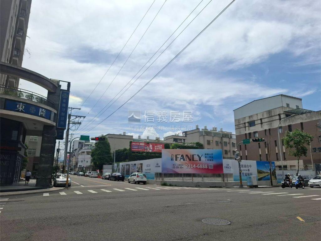 爽文路大面寬角間店面房屋室內格局與周邊環境