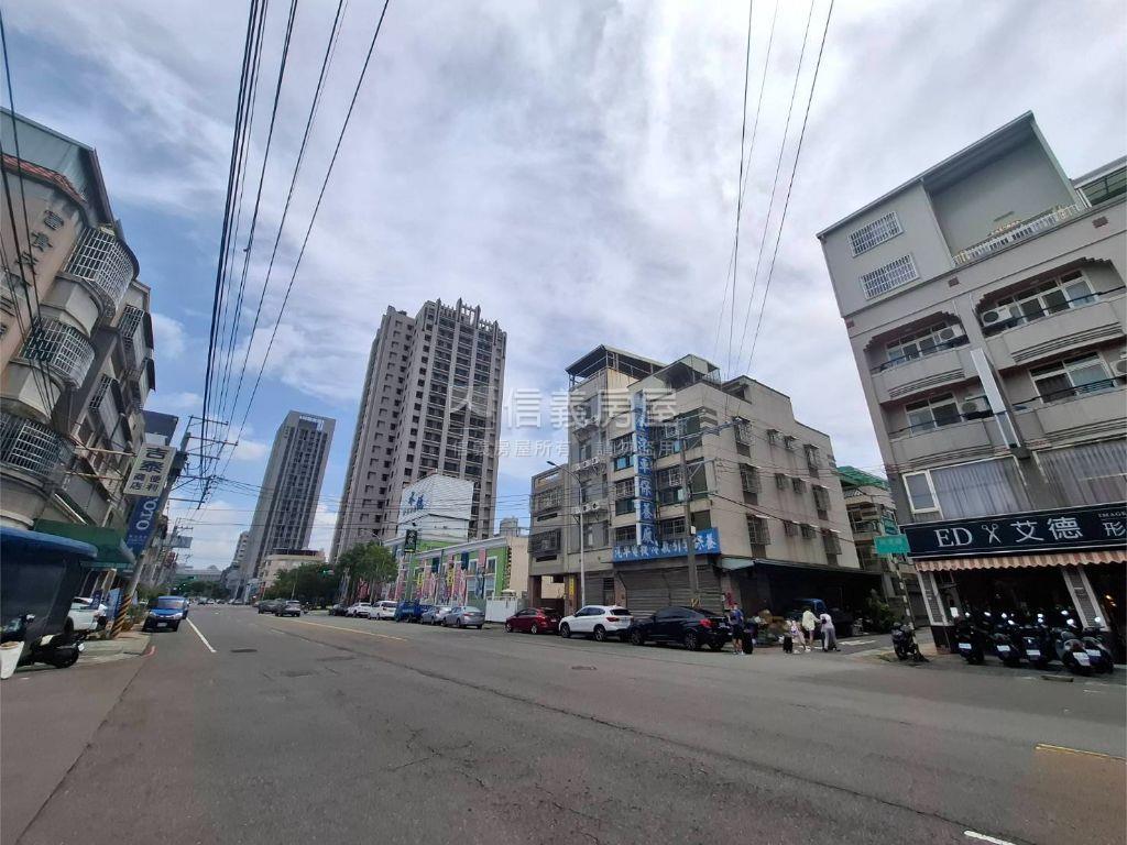 爽文路大面寬角間店面房屋室內格局與周邊環境