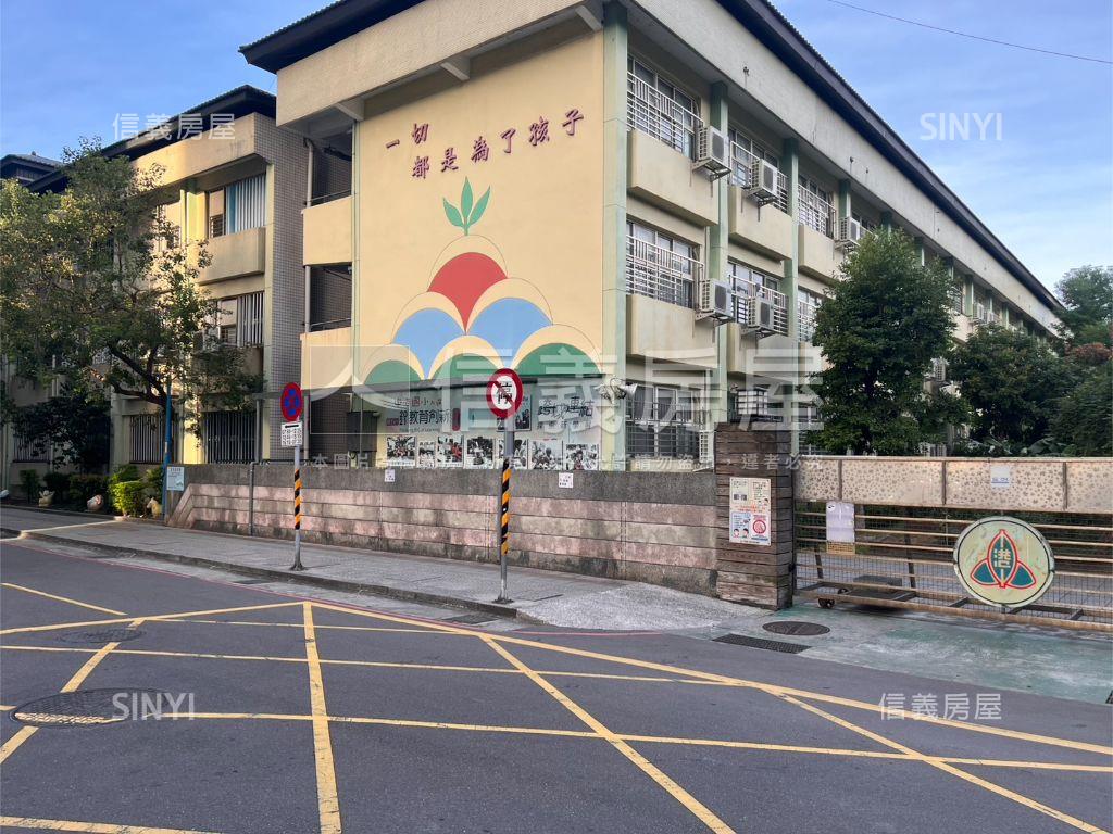 元利博覽會四房車位面學校房屋室內格局與周邊環境