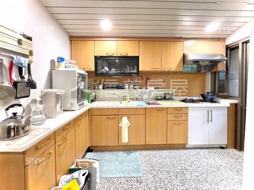 東區商圈美妝華厦房屋室內格局與周邊環境