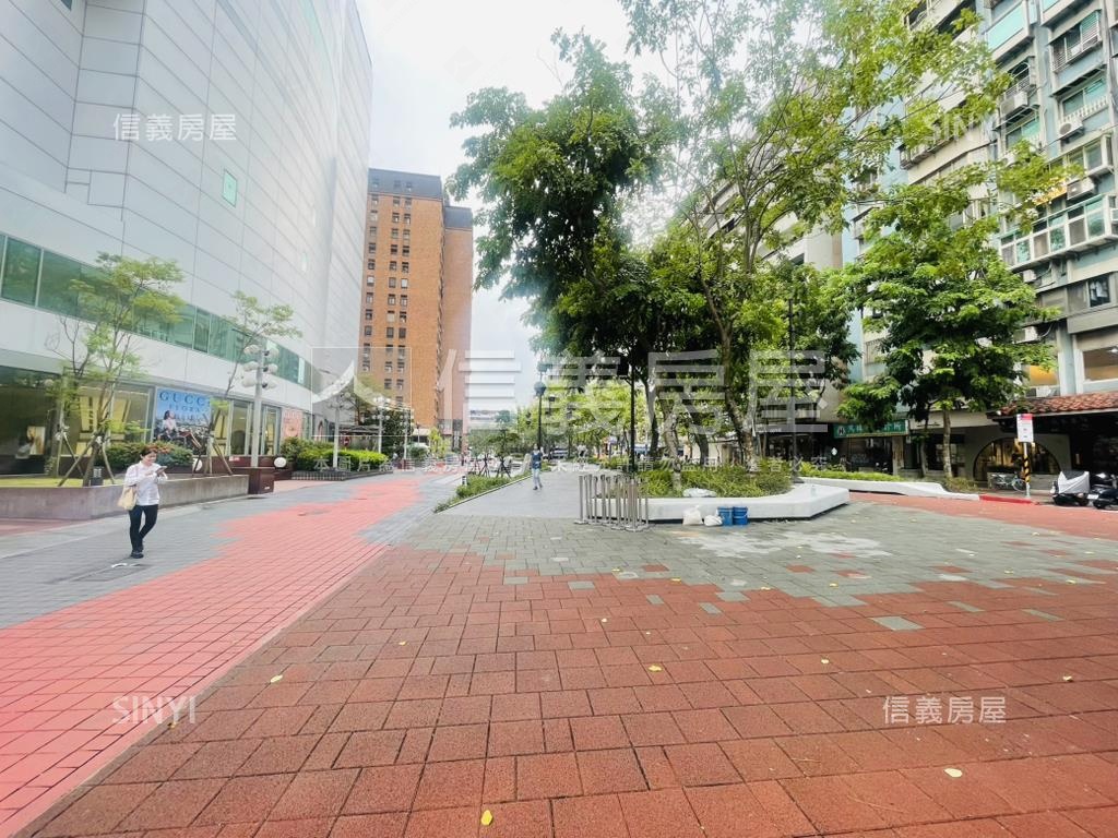 ＳＯＧＯ旁金店面人潮多房屋室內格局與周邊環境