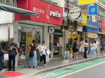 ＳＯＧＯ旁金店面人潮多