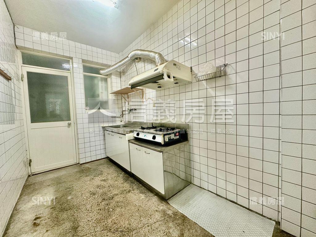劍潭公寓三樓稀有釋出房屋室內格局與周邊環境