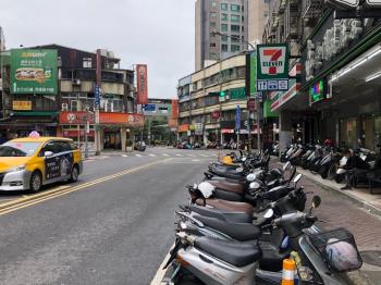 捷運出口面寬金店面