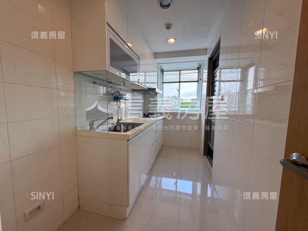 靜心心靜大三房＋車位房屋室內格局與周邊環境