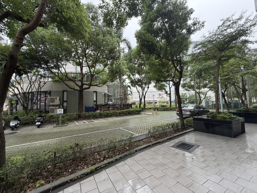 萬象之都Ｂ２平面車位房屋室內格局與周邊環境