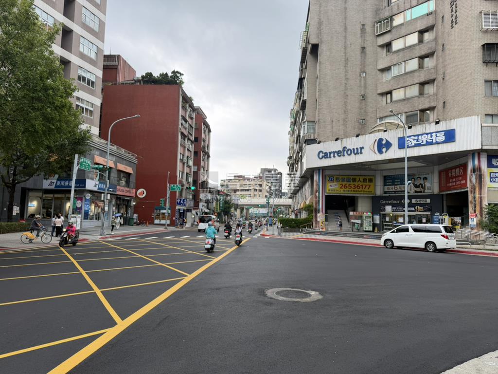 萬象之都Ｂ２平面車位房屋室內格局與周邊環境