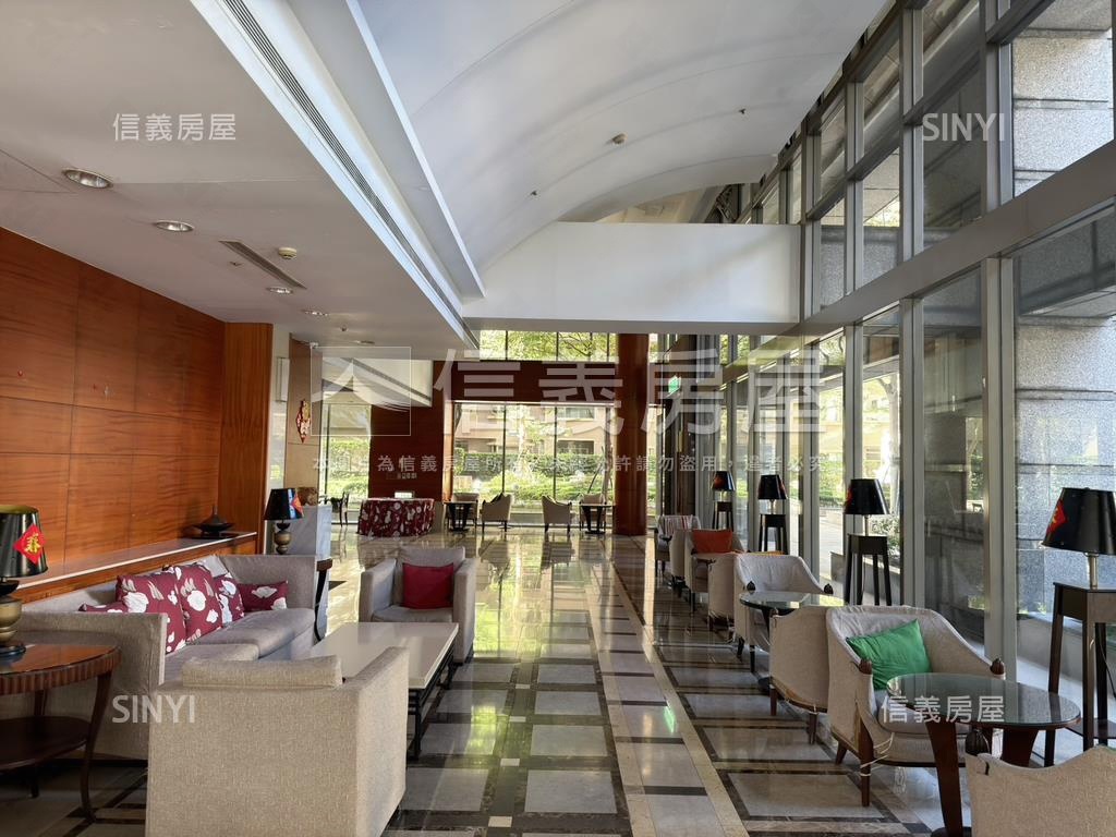 遠東世界花園四房車位房屋室內格局與周邊環境