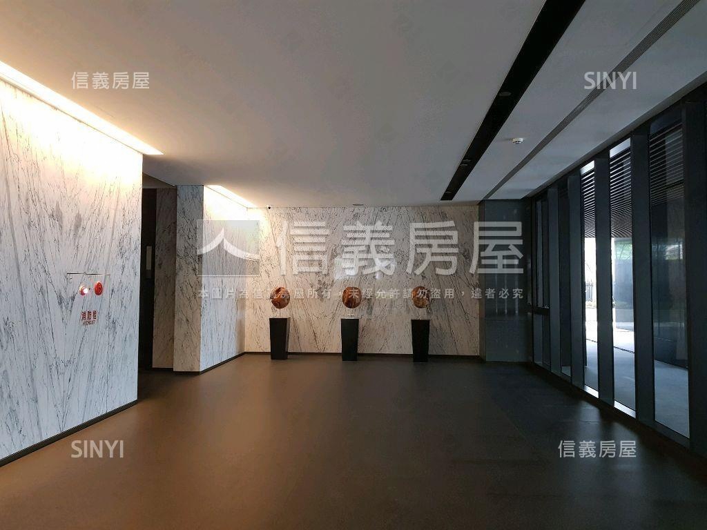 宏普經貿１１４坪收租房屋室內格局與周邊環境