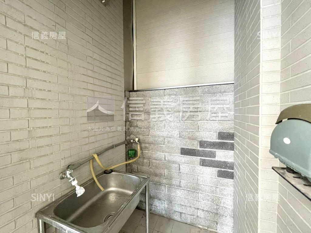 商６０旁安西店面透天房屋室內格局與周邊環境