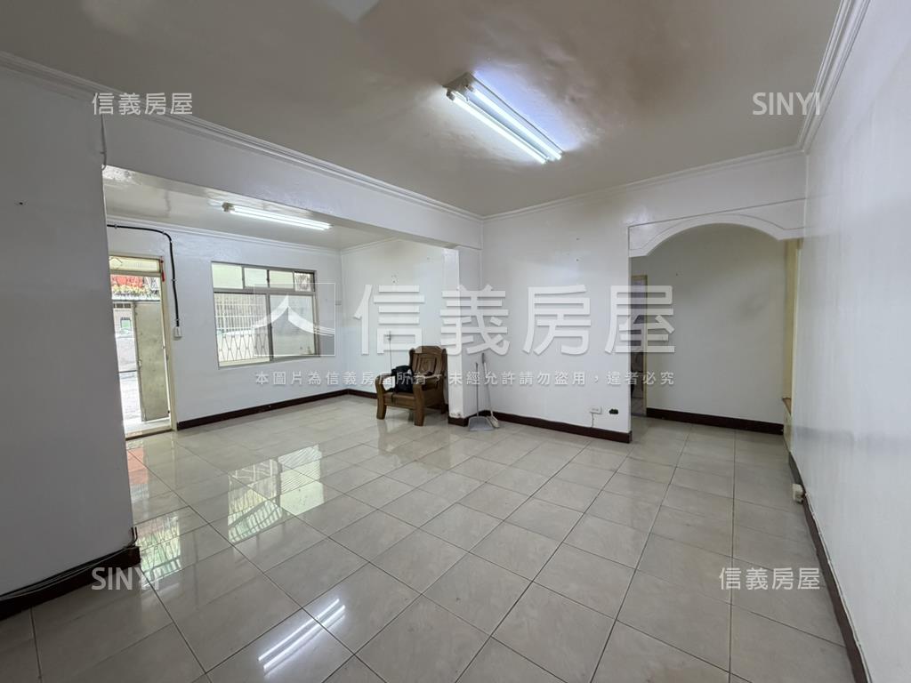 近森林公園稀有釋出一樓讚房屋室內格局與周邊環境