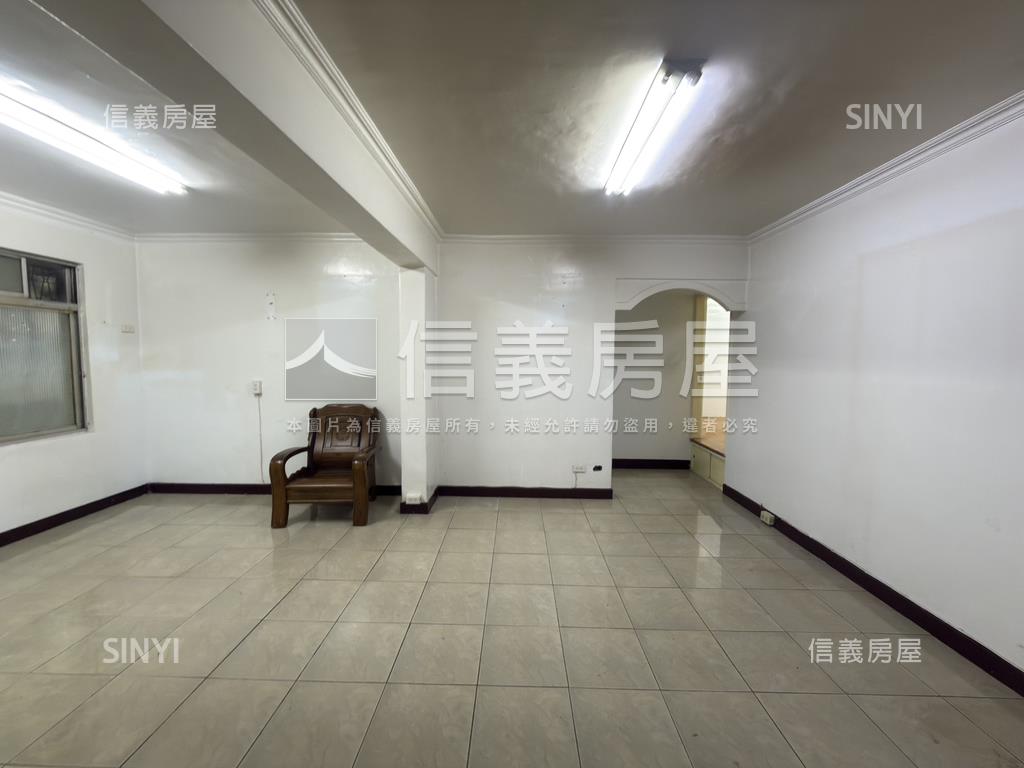 近森林公園稀有釋出一樓讚房屋室內格局與周邊環境