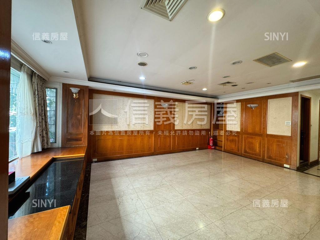 正東豐街一樓面寬店辦房屋室內格局與周邊環境