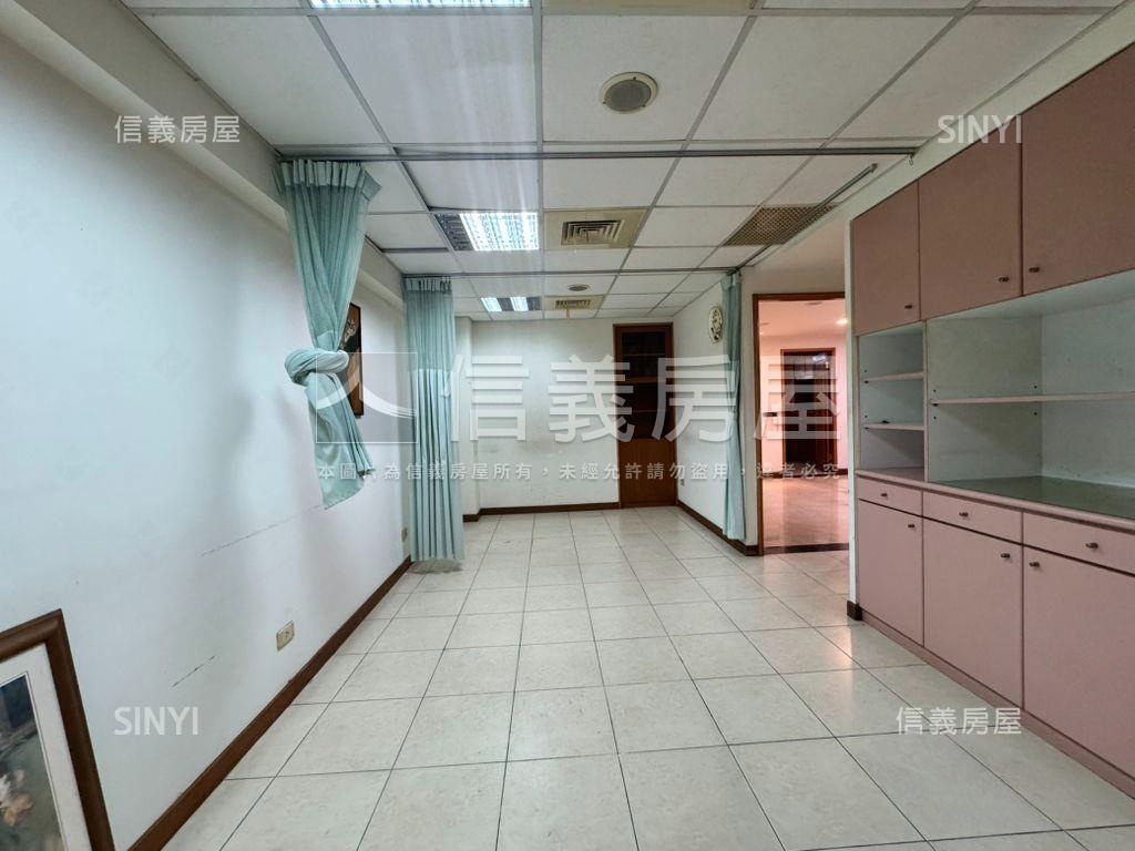 正東豐街一樓面寬店辦房屋室內格局與周邊環境