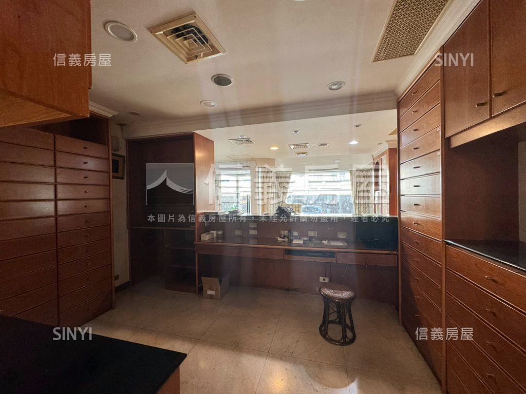 正東豐街一樓面寬店辦房屋室內格局與周邊環境