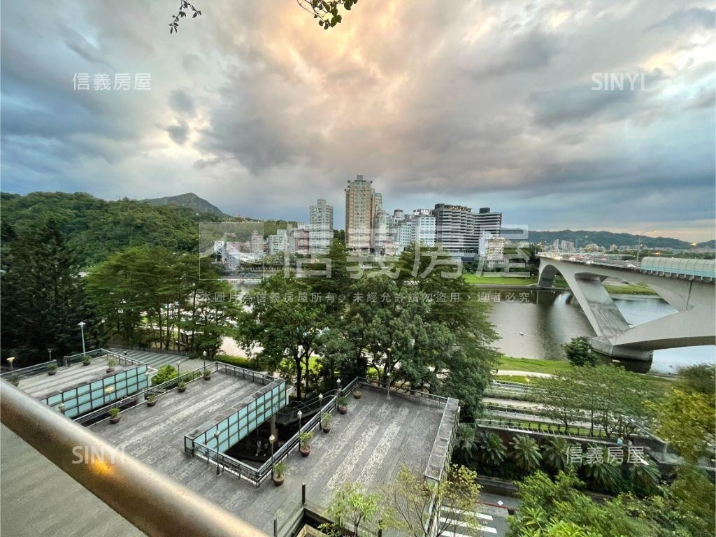 碧潭湖景！無人住過的四房房屋室內格局與周邊環境