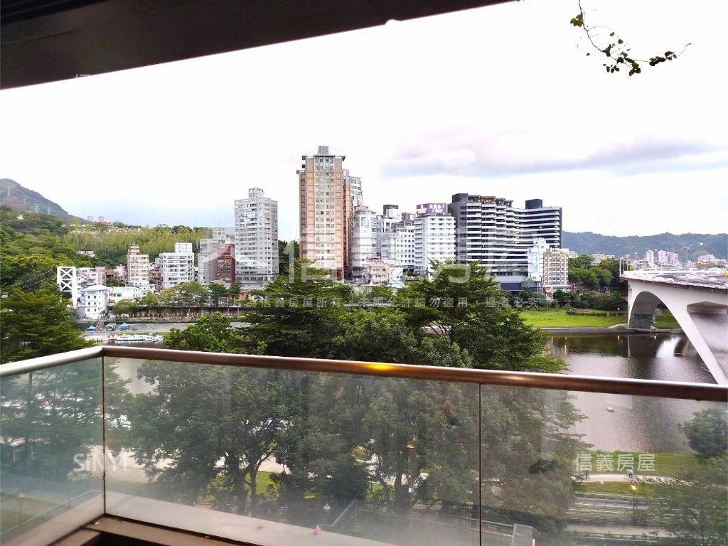 碧潭湖景！無人住過的四房房屋室內格局與周邊環境