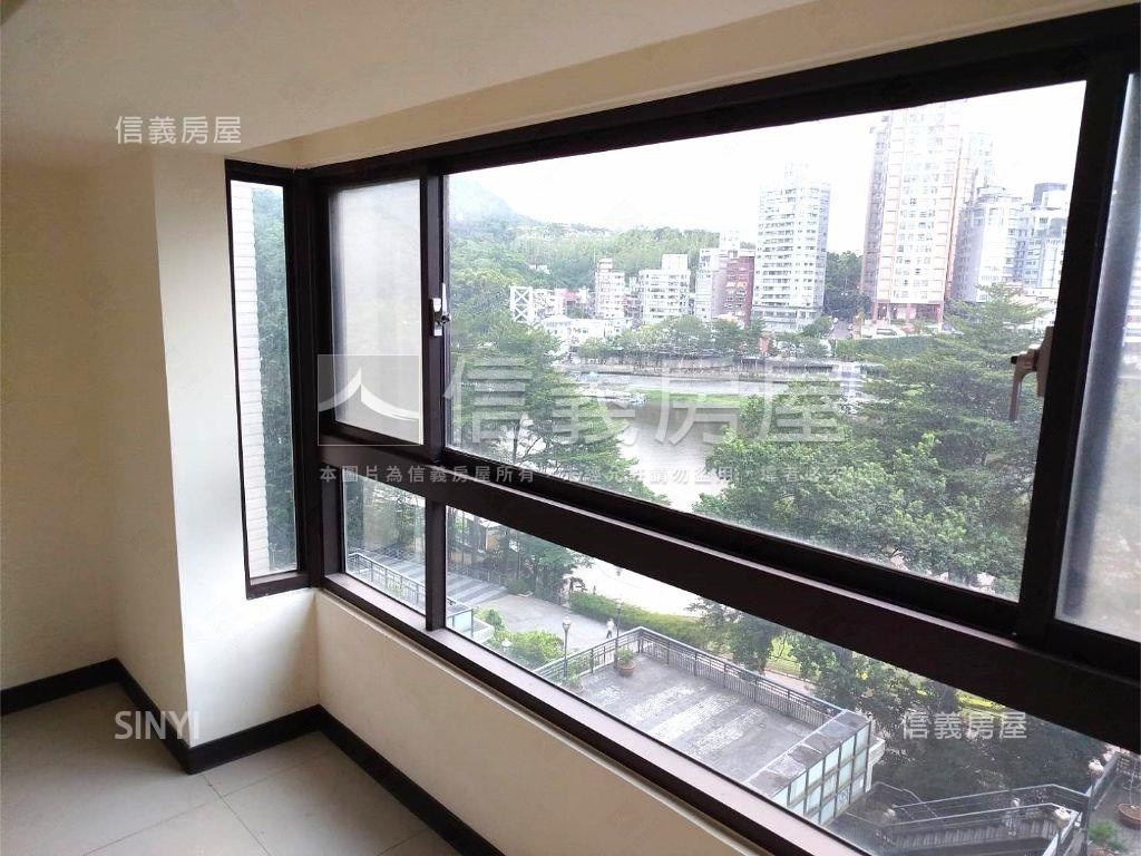 碧潭湖景！無人住過的四房房屋室內格局與周邊環境