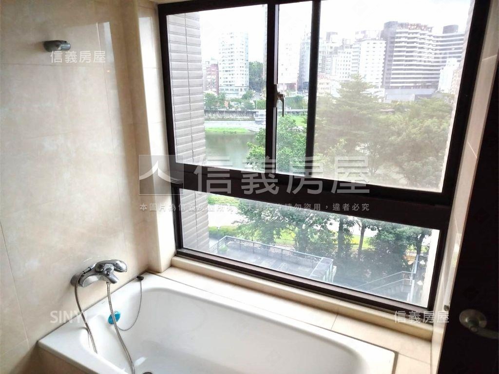 碧潭湖景！無人住過的四房房屋室內格局與周邊環境