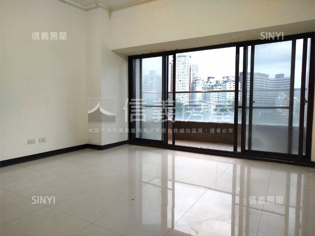 碧潭湖景！無人住過的四房房屋室內格局與周邊環境