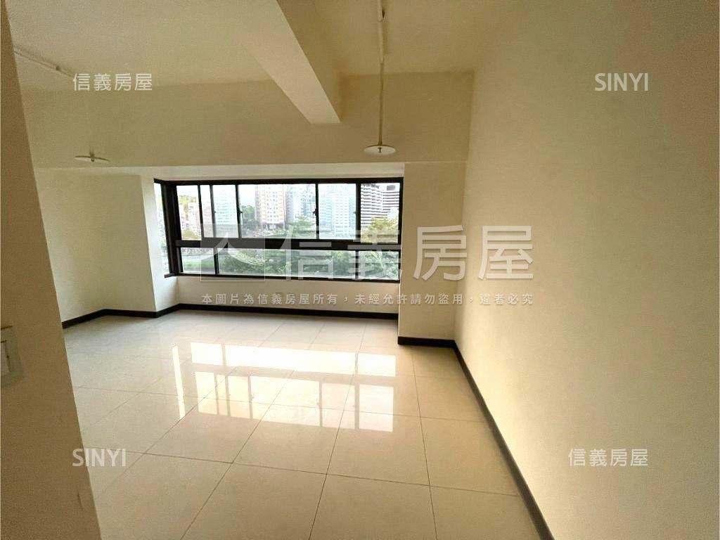 碧潭湖景！無人住過的四房房屋室內格局與周邊環境