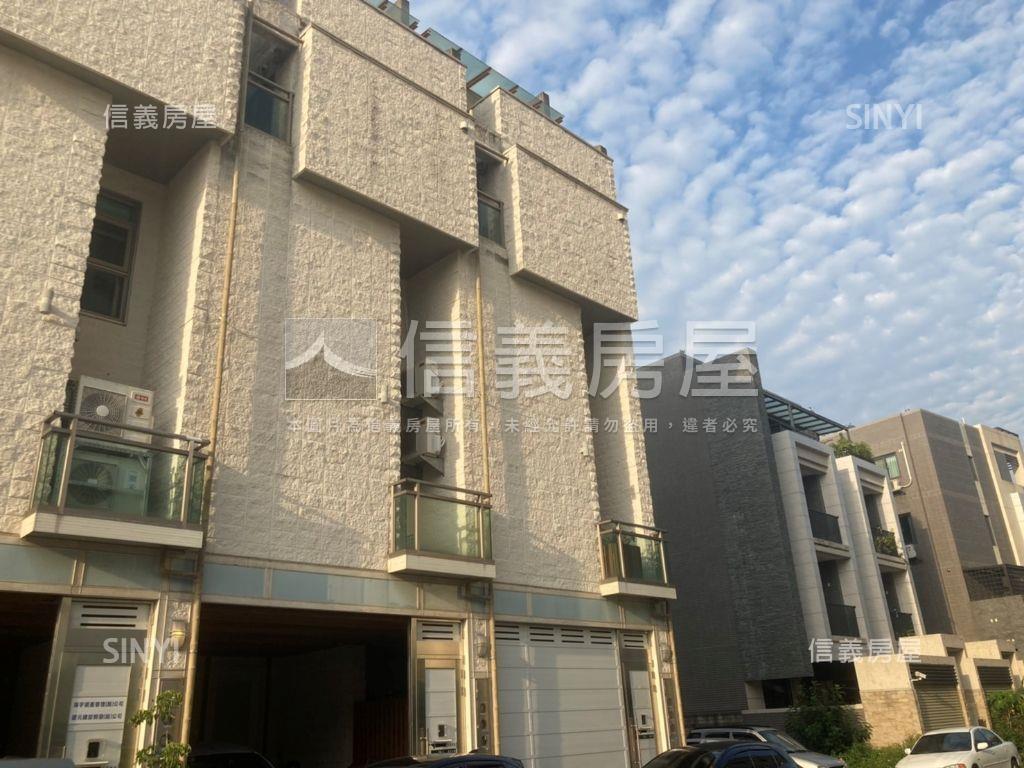 北區臨路清水模採光美別墅房屋室內格局與周邊環境