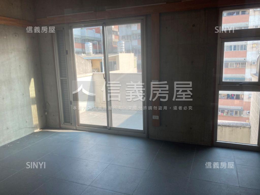 北區臨路清水模採光美別墅房屋室內格局與周邊環境