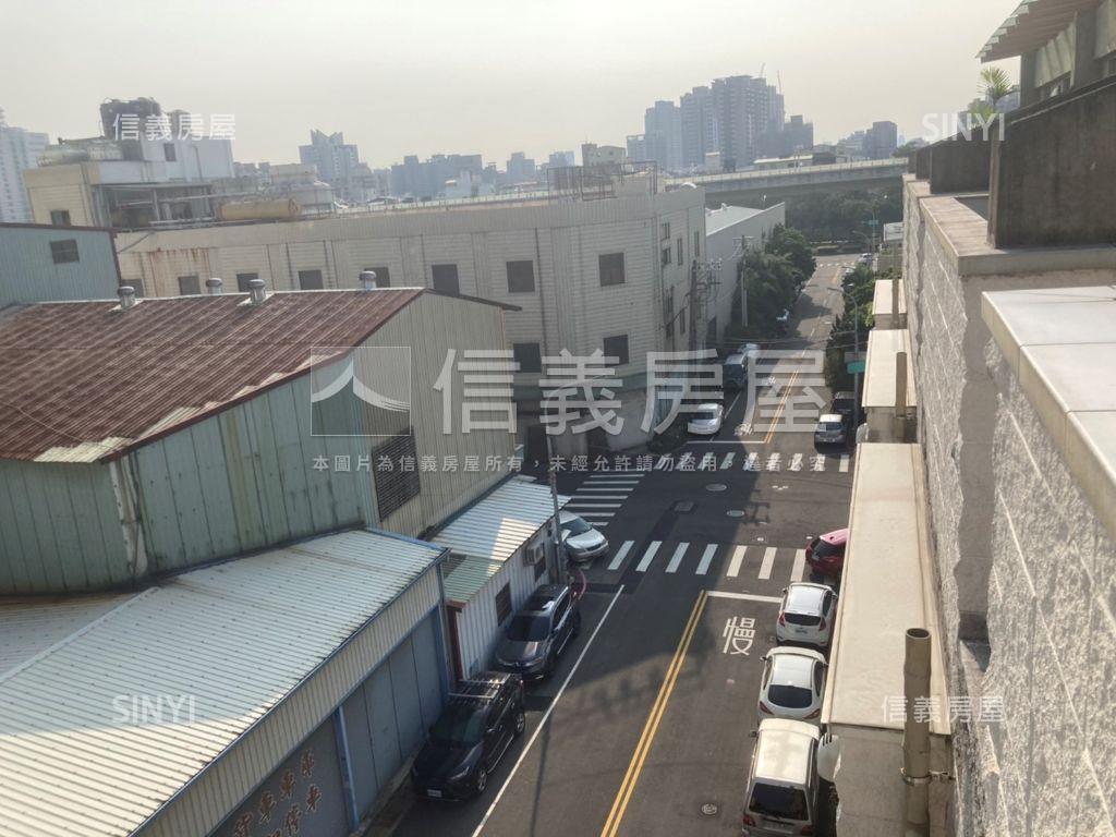 北區臨路清水模採光美別墅房屋室內格局與周邊環境