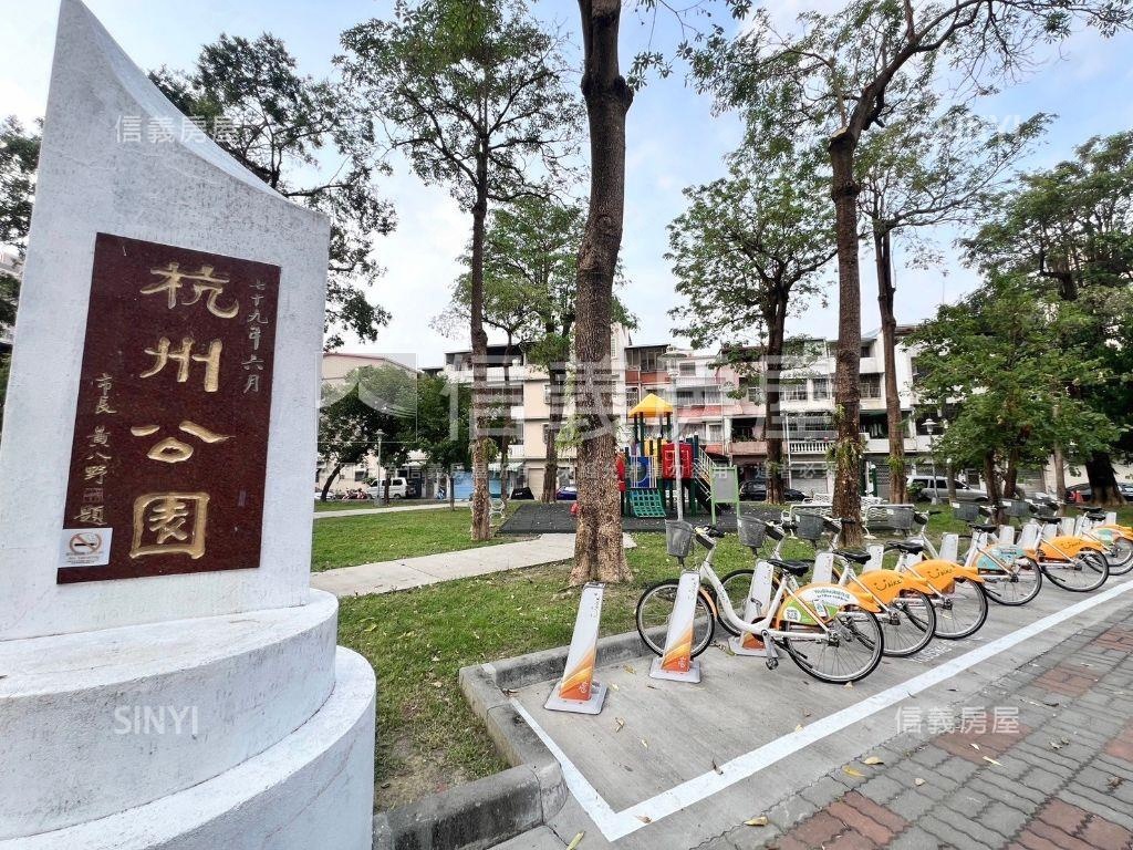 鳳山國中站❤緯城電梯三房房屋室內格局與周邊環境