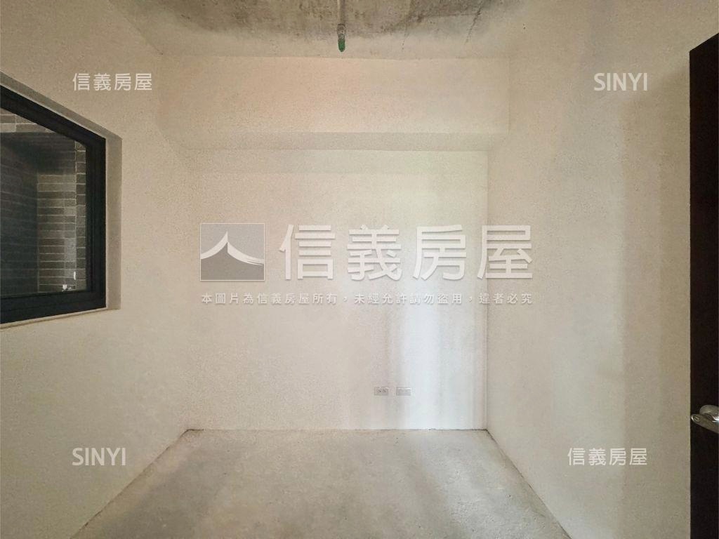 市政御璽外棟稀有兩房房屋室內格局與周邊環境