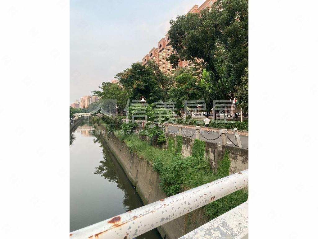 蕭邦景觀方正美二房房屋室內格局與周邊環境