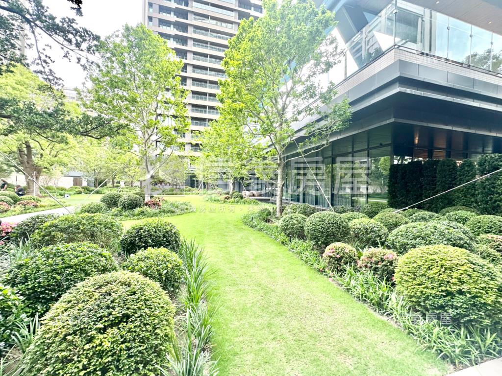 寶輝世紀莊園３房雙車位房屋室內格局與周邊環境