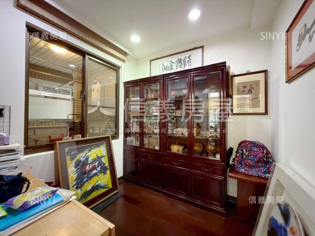 交響樂稀有Ｄ棟木質暖居宅房屋室內格局與周邊環境