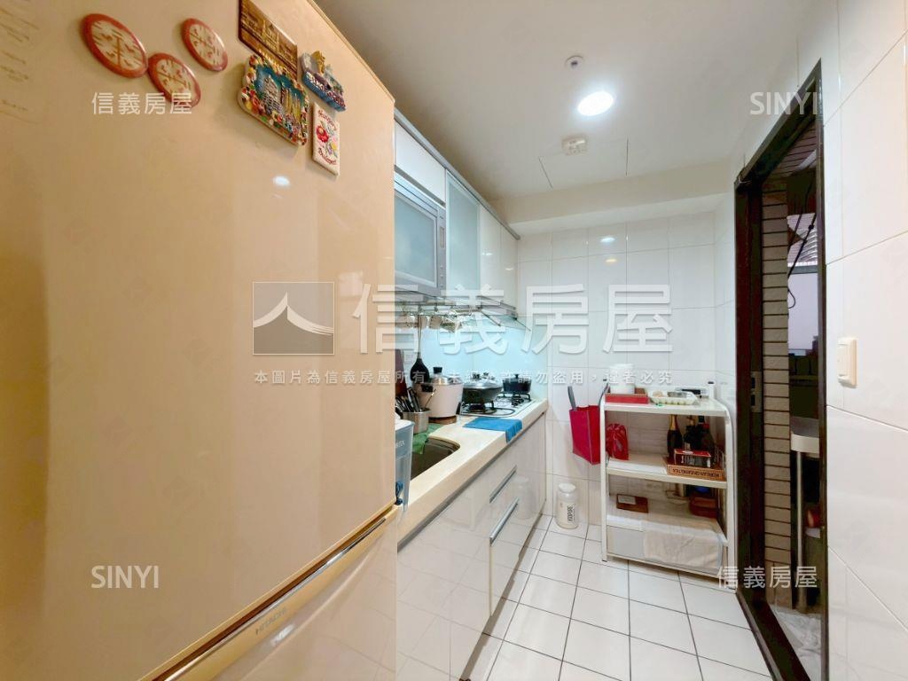 交響樂稀有Ｄ棟木質暖居宅房屋室內格局與周邊環境