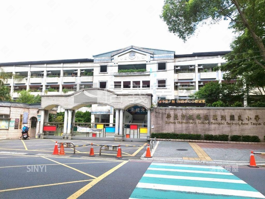 板樹一層一戶金龍華廈房屋室內格局與周邊環境