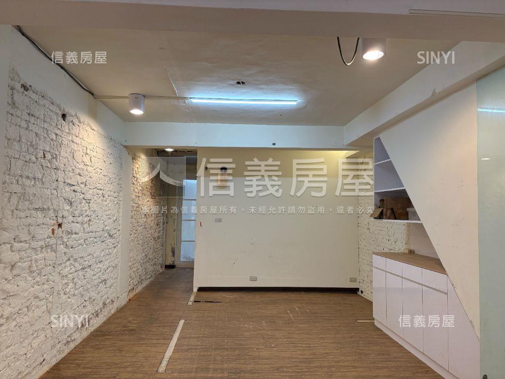 微風商圈店辦２樓房屋室內格局與周邊環境