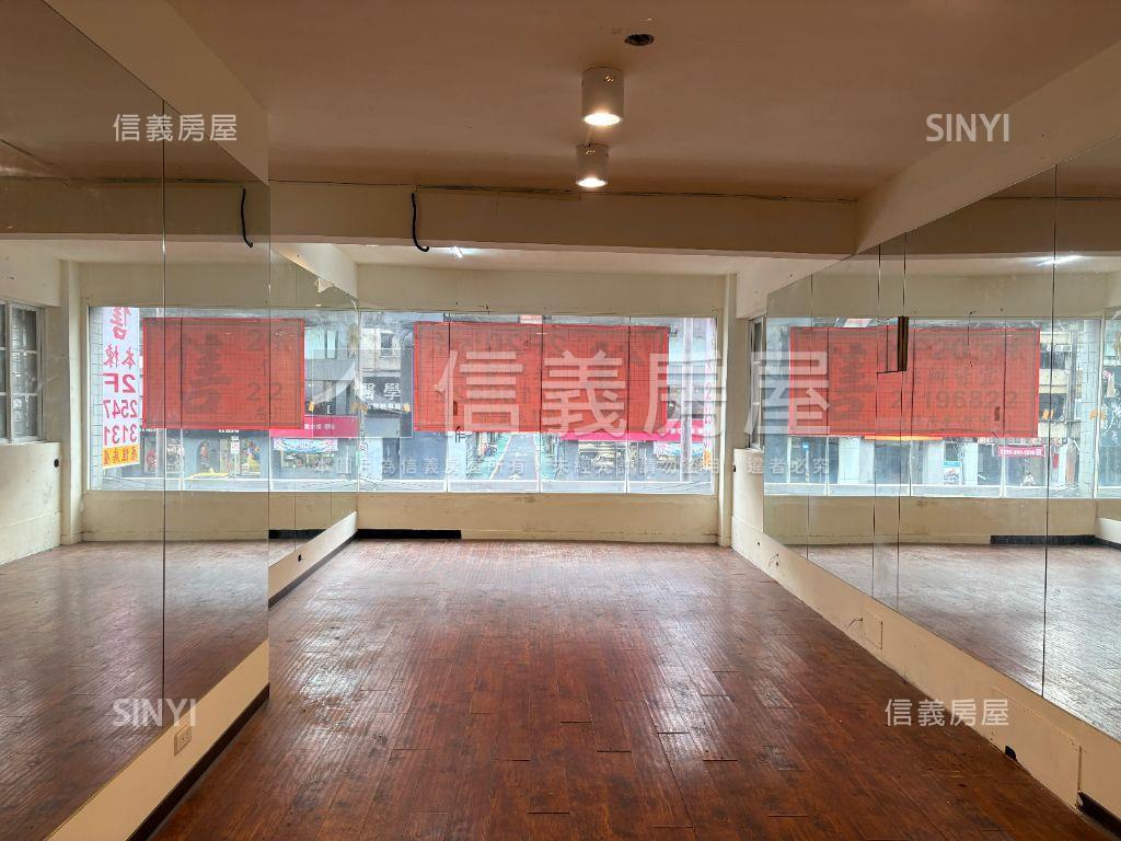 微風商圈店辦２樓房屋室內格局與周邊環境