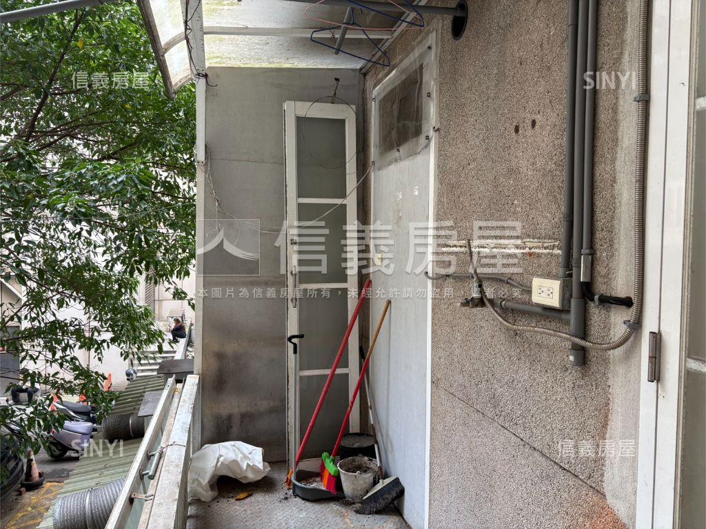 微風商圈店辦２樓房屋室內格局與周邊環境